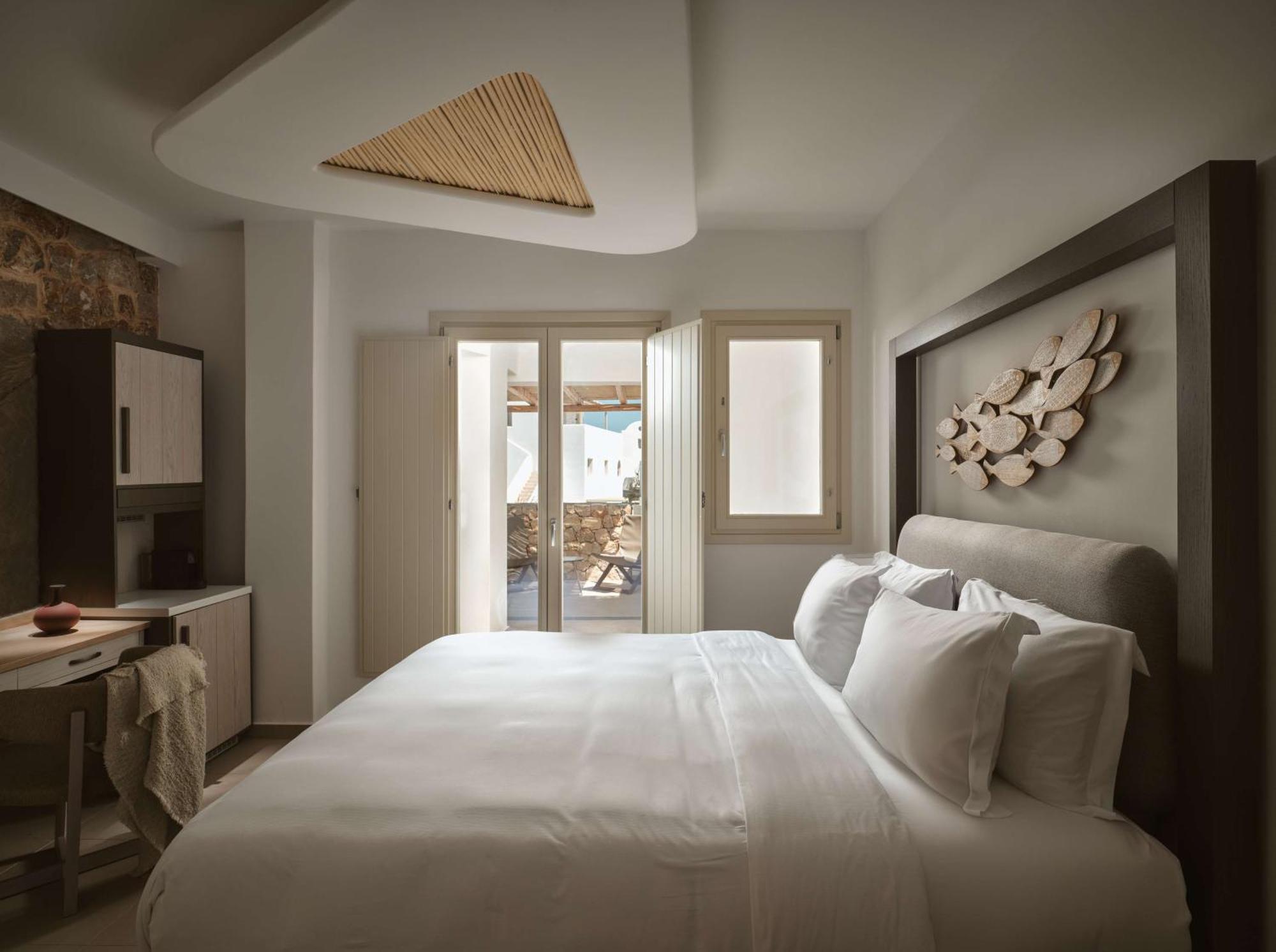 Sea Breeze Santorini Beach Resort, Curio By Hilton Agios Georgios  Eksteriør bilde