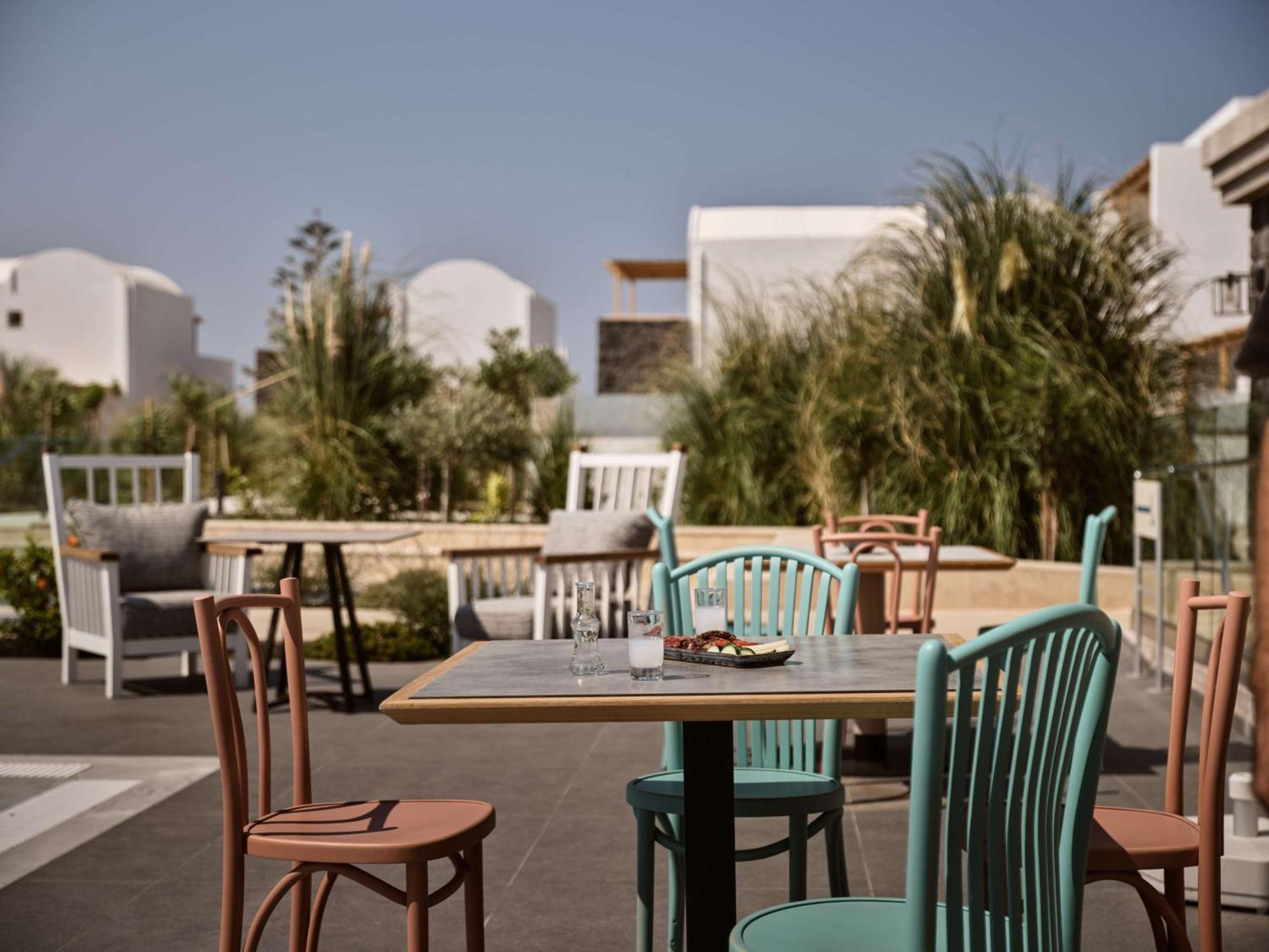 Sea Breeze Santorini Beach Resort, Curio By Hilton Agios Georgios  Eksteriør bilde