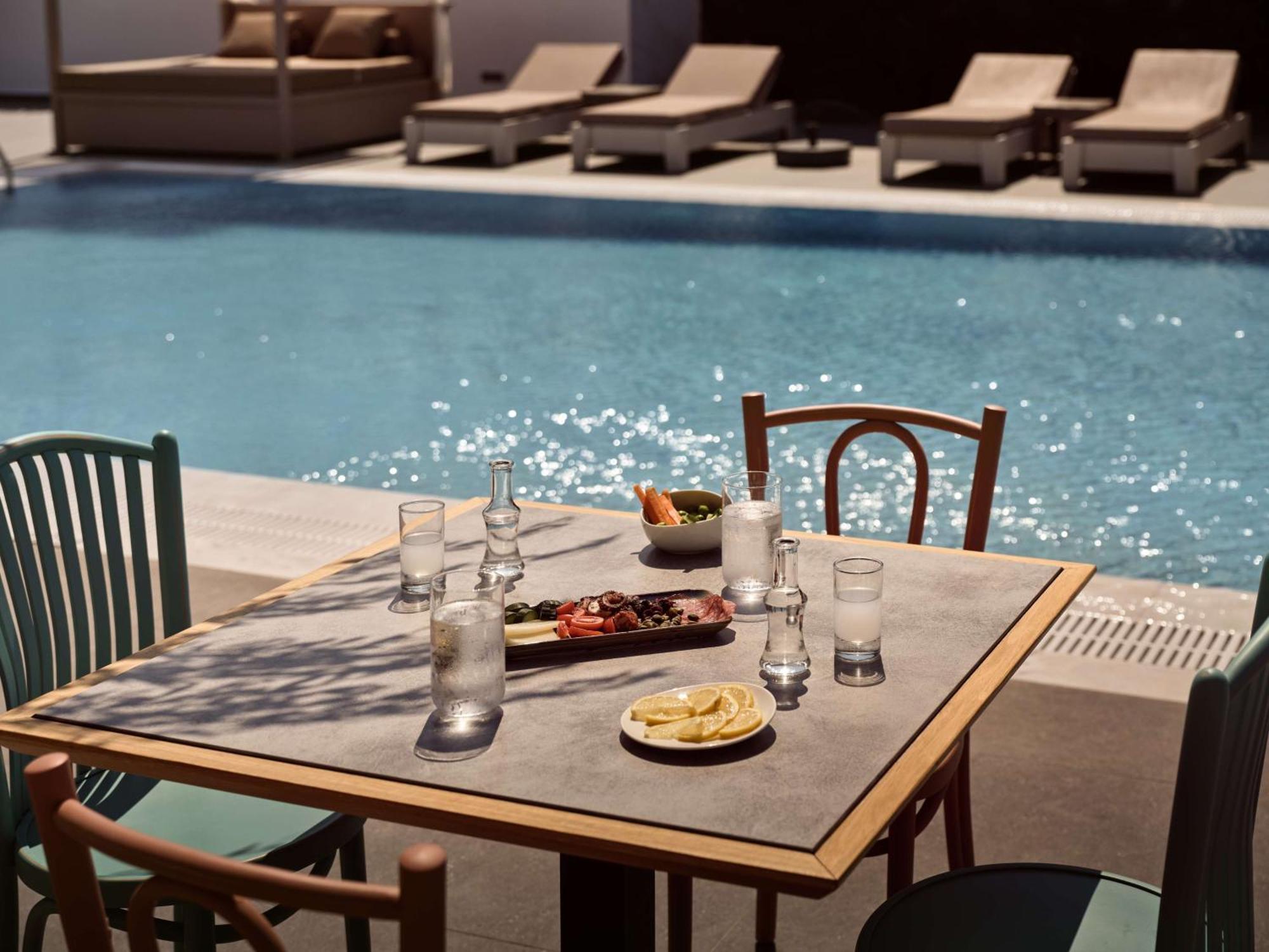 Sea Breeze Santorini Beach Resort, Curio By Hilton Agios Georgios  Eksteriør bilde