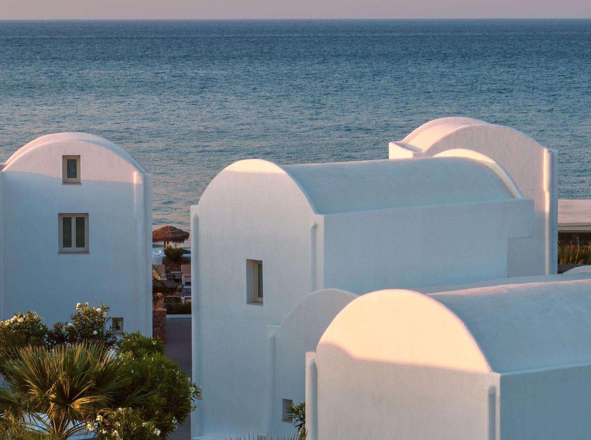 Sea Breeze Santorini Beach Resort, Curio By Hilton Agios Georgios  Eksteriør bilde