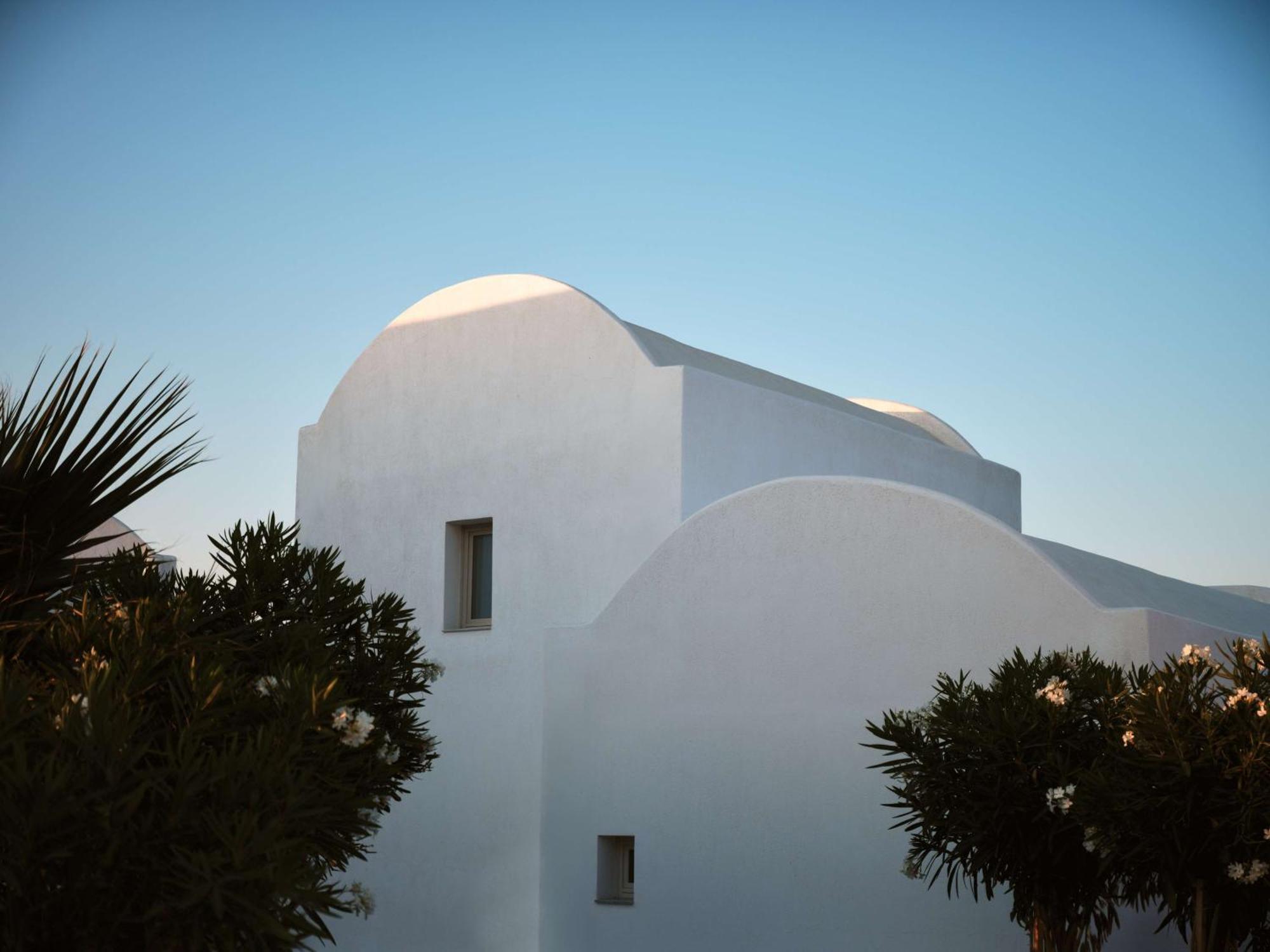 Sea Breeze Santorini Beach Resort, Curio By Hilton Agios Georgios  Eksteriør bilde