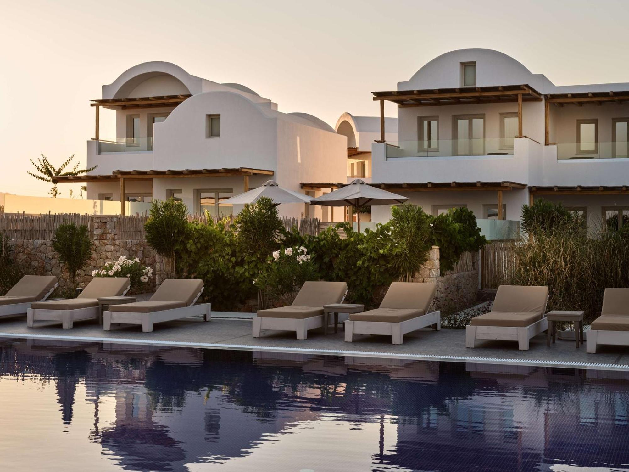 Sea Breeze Santorini Beach Resort, Curio By Hilton Agios Georgios  Eksteriør bilde